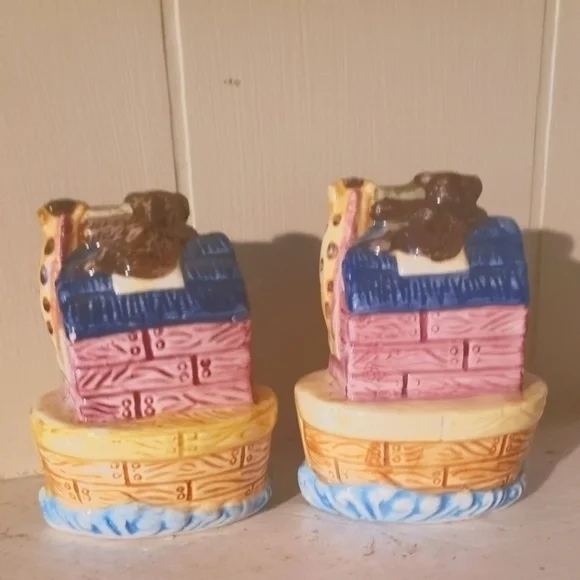 Noah's Ark Salt and Pepper Shakers‎Ceramic Collectable Vintage set of 2